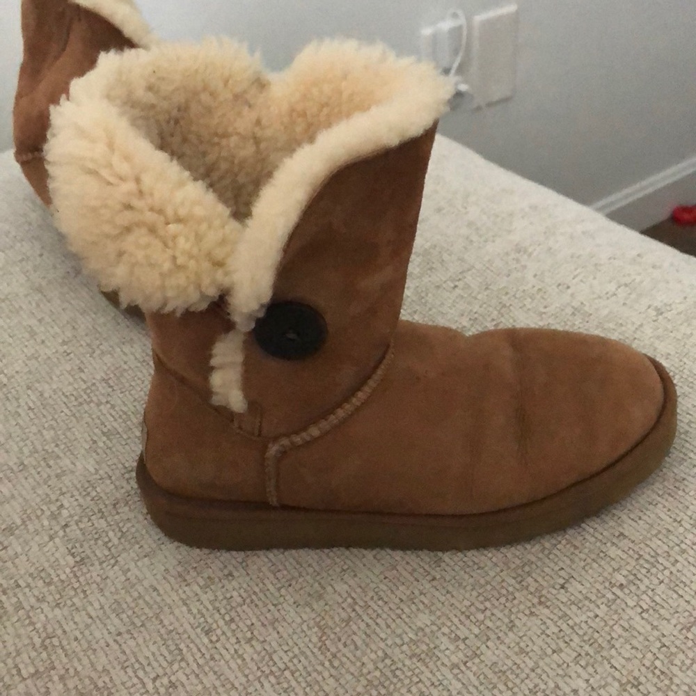 UGGs Bailey button - chestnut